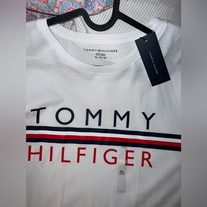 TOMMY HILFIGER GRAPHIC T XL NEW WITH TAGS SMOKE FREE ENVIRONMENT